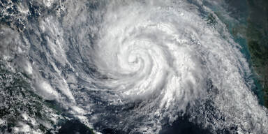 Erster Hurrikan der Saison im Atlantik auf Kategorie 4 verstärkt