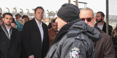 Elon Musk bei Auschwitz Gedenkstätte
