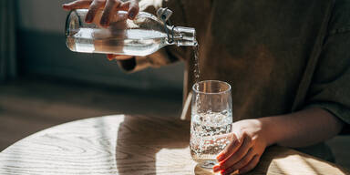 Nicht 2 Liter: So viel Wasser sollten Sie am Tag wirklich trinken