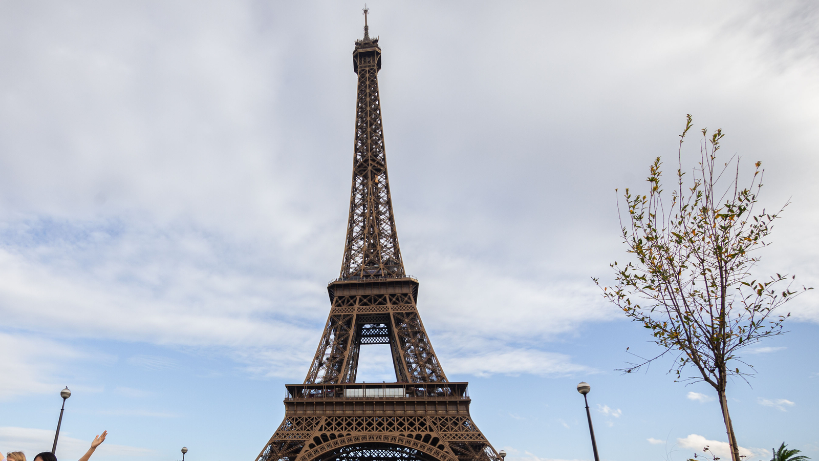 Feuer! Eiffelturm in Paris wird evakuiert oe24.at