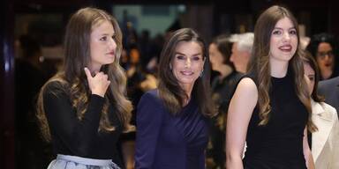 Königin Letizia: Glamour-Auftritt mit ihren Töchtern