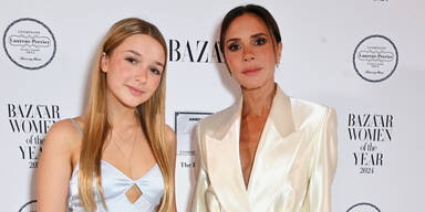 Harper und Victoria Beckham verzaubern im Partnerlook am Red Carpet