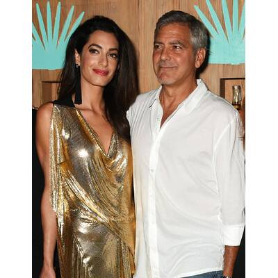 Amal Clooney - Strahlende Goldmarie