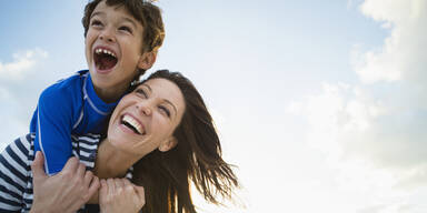 Sind Eltern oder kinderlose Menschen im Alter glücklicher?