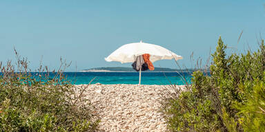 Strand Kroatien Sonnenschirm