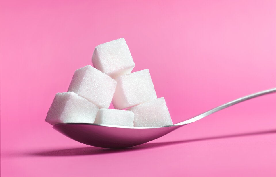 Durch den vermehrten Zuckerkonsum hat die Zahl an Menschen, die an Adipositas leiden, heftig zugenommen.