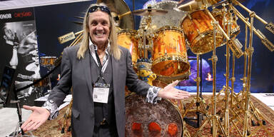 Nicko McBrain