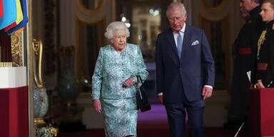 Die Queen will Charles als Thronfolger!
