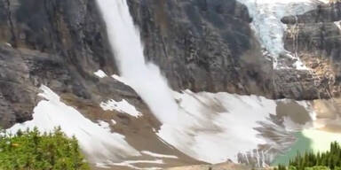Gletscherabbruch: Eis stürzt 600m in die Tiefe
