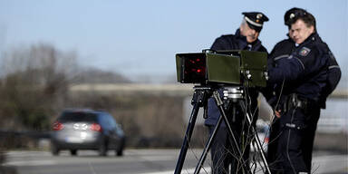 Radar-Pistole Geschwindigkeitsmessung Autobahn Polizei Deutschland