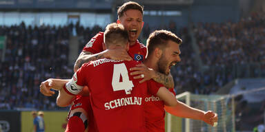 Bremen steigt auf - HSV zittert sich in die Relegation