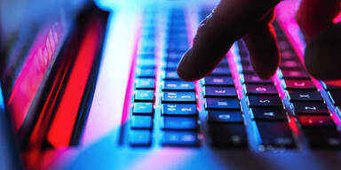 Hacker-Panne bei ''geheimen'' EU-Verteidigungsministertreffen | Zugangscode von Sender "RTL Nieuws" gehackt
