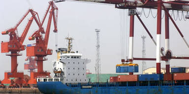 Containerumschlag im Hamburger Hafen eingebrochen