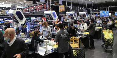 Hammerharter Lockdown: Erstes Land schließt sogar Supermärkte | Vollständige Ausgangssperre