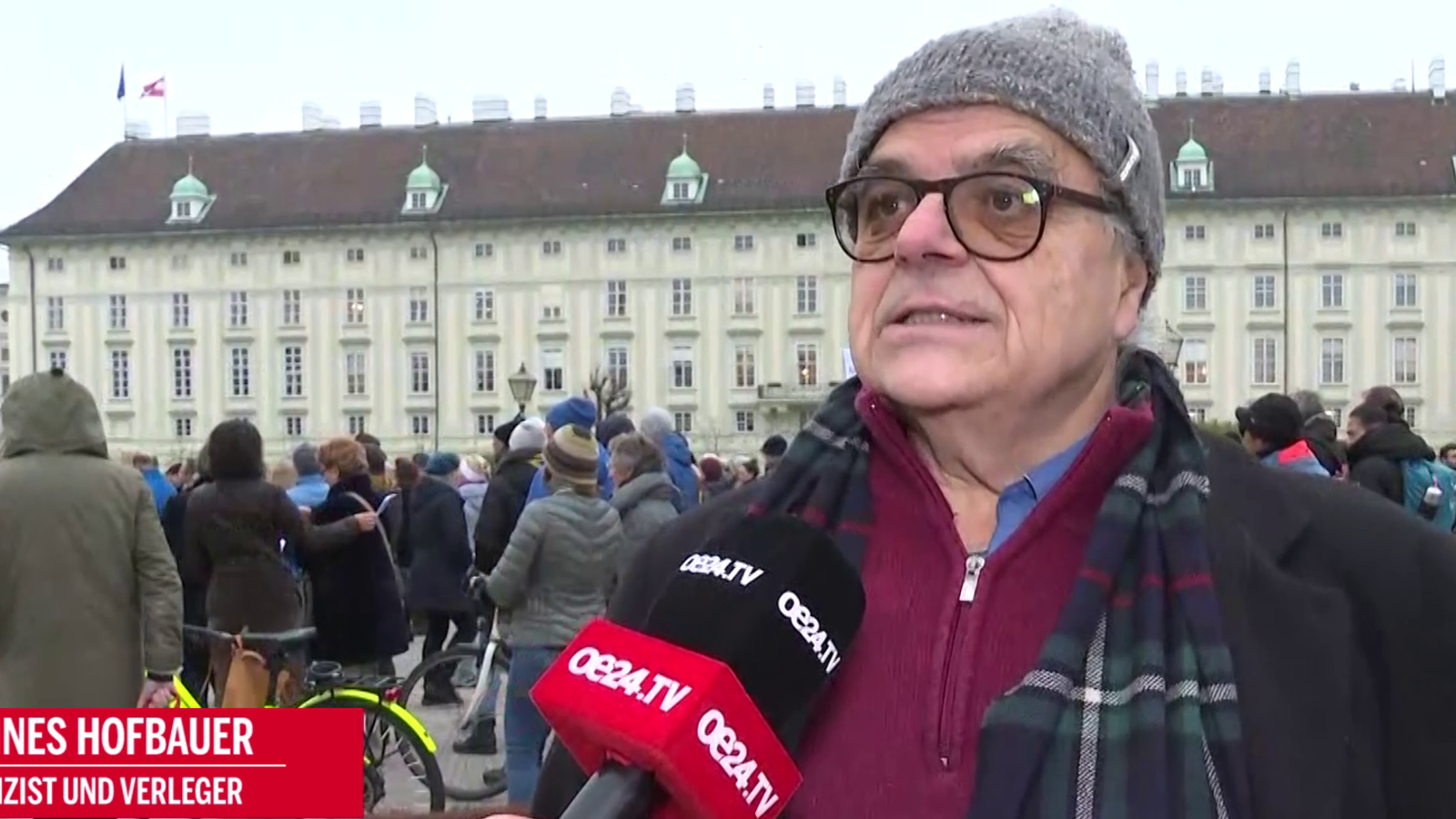 Hannes Hofbauer bei Demo gegen Lockdown für Ungeimpfte oe24.tv