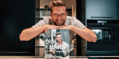 Haubenkoch Didi Maier verkostet Tasting Menü aus seinem neuen Buch