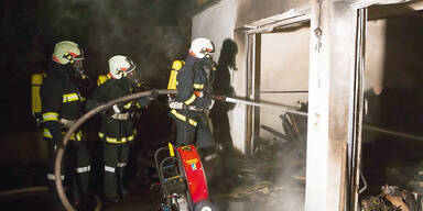 Zehn Bewohner aus brennendem Haus gerettet