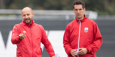 Co-Trainer Stephan Helm und Emanuel Pogatetz (LASK Linz)