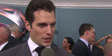 Henry Cavil spielt wieder Superman.png