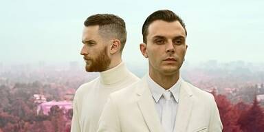 "Surrender" heißt das neue Album des Electro-Pop Duo