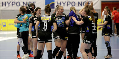Frauen-Handballteam Hypo Niederösterreich beim Jubeln