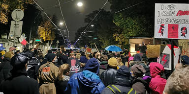 Abtreibungsverbot in Polen: Hunderte bei Demo in Wien