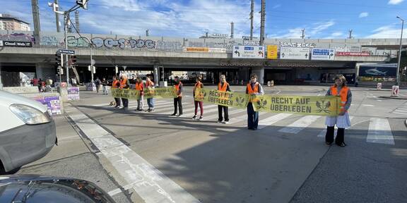 Klima-Kleber legen Verkehr in Wien lahm