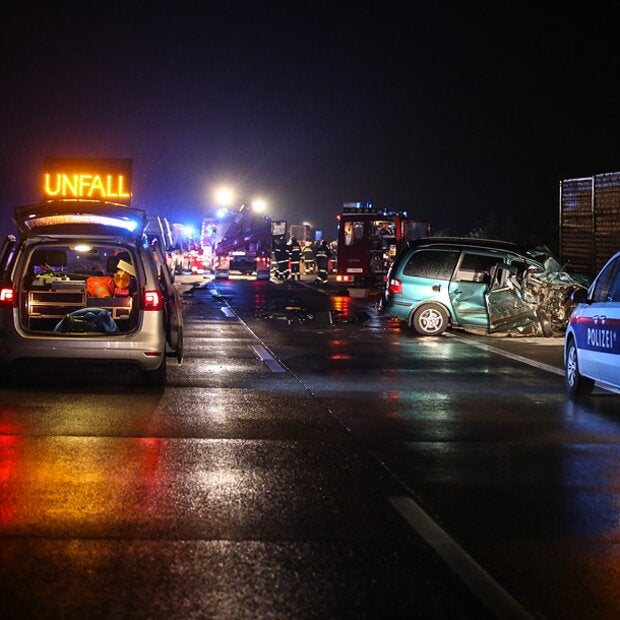 Alko-Geisterfahrer rammt Pkw: 2 Kinder tot