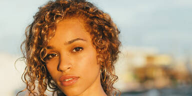 Izzy Bizu A Moment of Madness