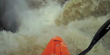 Kajakprofis stürzen sich 27m Wasserfall hinunter