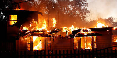 9.000 Feuerwehrmänner in Brand-Hölle Kaliforniens
