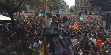 Katalonien: Proteste dauern an - Zeltlager in Barcelona