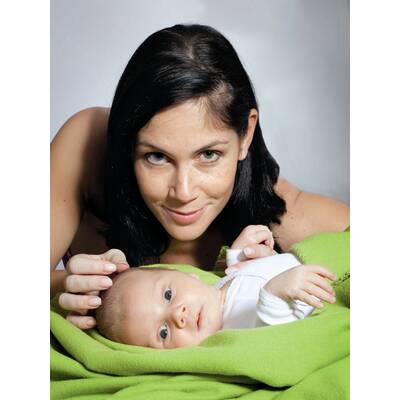Adriana Zartl zeigt Baby Luca