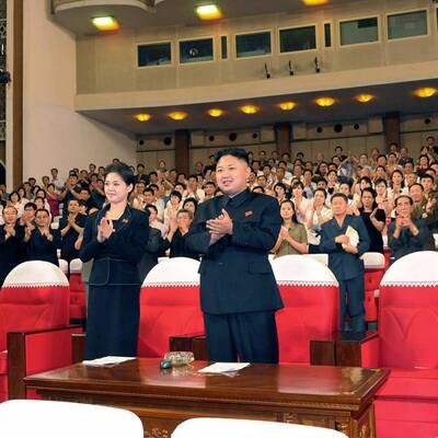 Kim Jong-un zeigt sich mit Frau 