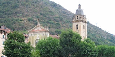 Kirche ohne Kreuz Lidl Italien