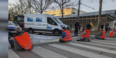 Klimaaktivisten blockieren Wiener Gürtel.png