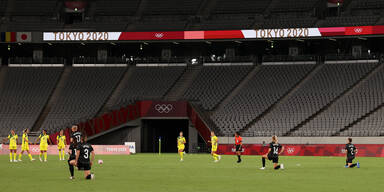 Olympia Tokio 2020: Kniefall beim Frauen-Fußballspiel zwischen Australien gegen Neuseeland