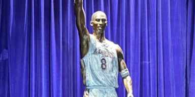 Statue von Lakers-Legende Kobe Bryant strotzt vor Tippfehlern