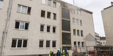 Krems: Feuerwehr rettet zehn Menschen vor Brand