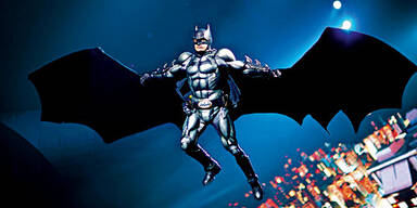 Batman fliegt durch die Stadthalle