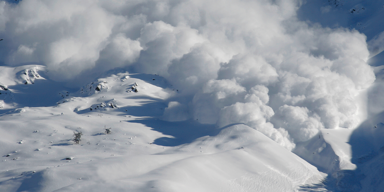 Ein Verschütteter bei Lawinenabgang in Tirol