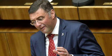 SPÖ fordert Rücktritt von Blümel