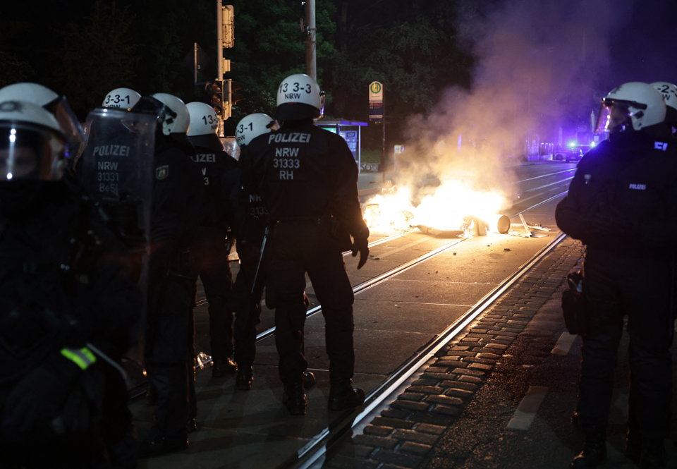 Schwere Krawalle in Leipzig nach Verurteilung von Lina E.