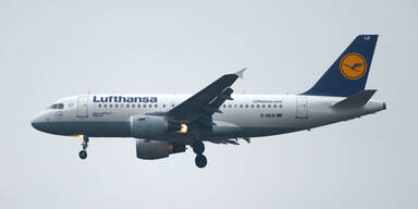 Frau bringt auf Lufthansa-Flug Baby zur Welt