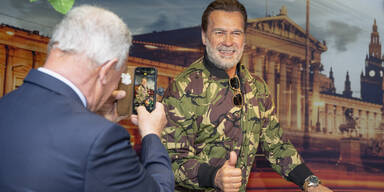 Neuer Wachs-Arnie radelt im Wiener Prater