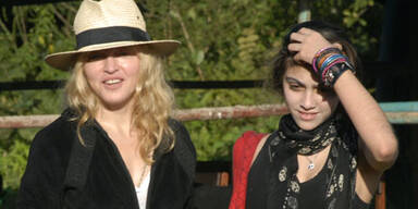 Madonna & Lourdes in Afrika