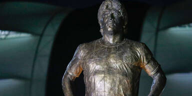 Emotional: Maradona-Statue enthüllt