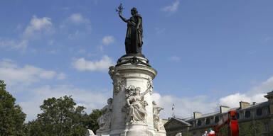 Marianne Statue Paris