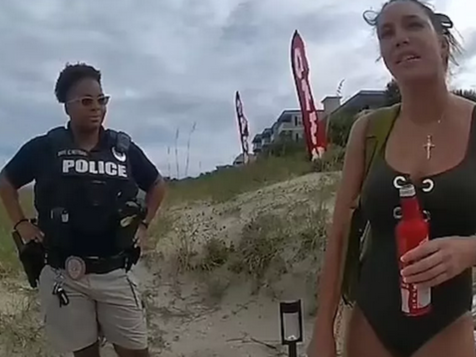 Frau masturbierte mit Vibrator am Strand: Festnahme - oe24.at