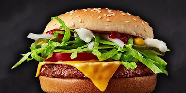 McPlant von McDonald's auf schwarzem Hintergrund
